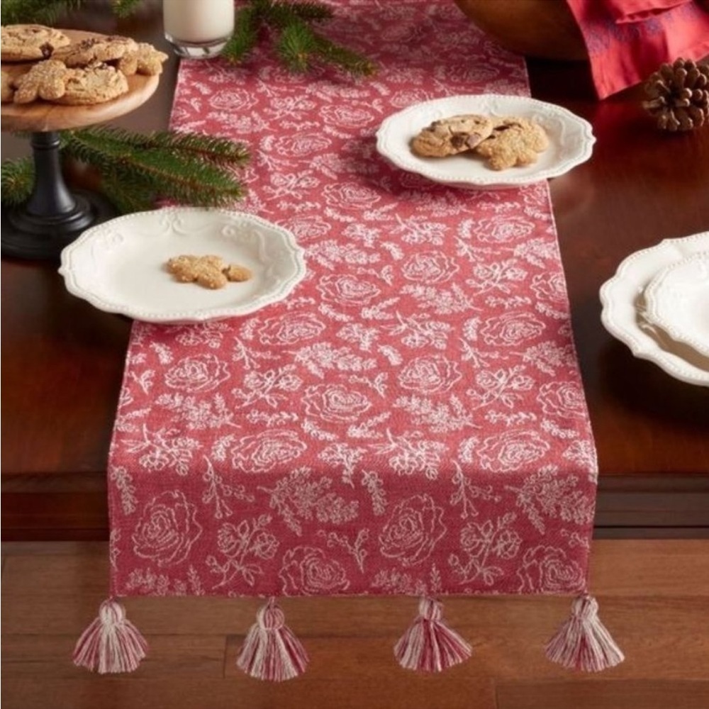 The Pioneer Woman Wishful Winter Jacquard Woven Rose Fabric Table Runner